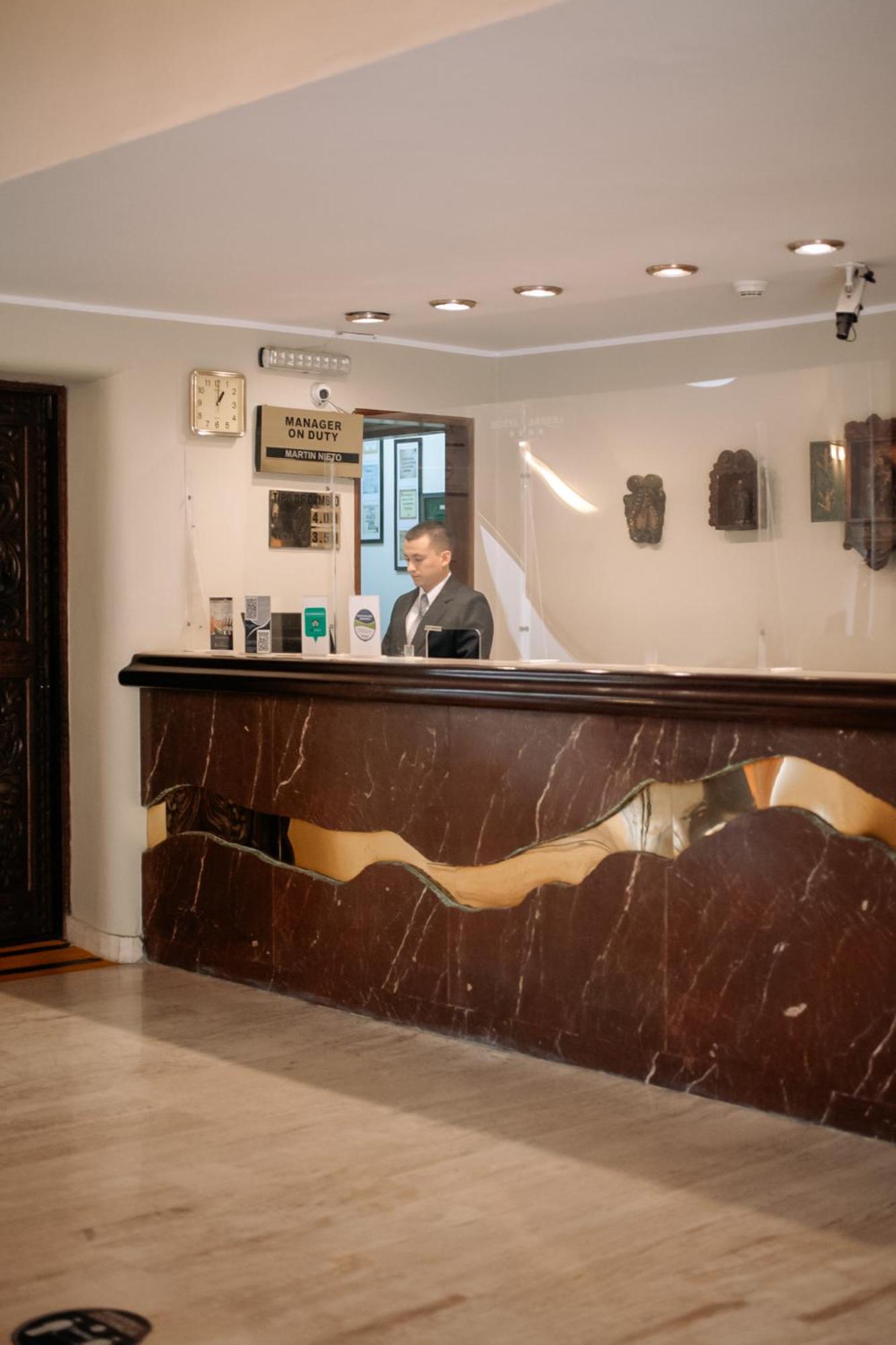 Carrera Hotel